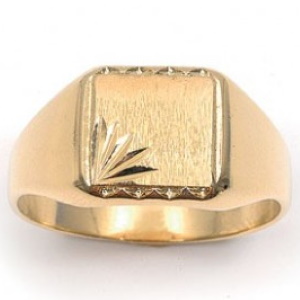 Bague chevalière carrée en plaqué or jaune 18 carats.