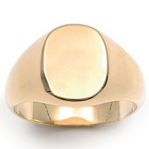 Bague chevalière ovale en plaqué or jaune 18 carats.