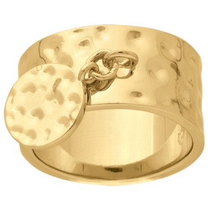 Bague fantaisie avec une pastille ronde martelée en acier doré.