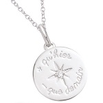 Pendentif avec le message + qu'hier - que demain en argent 925/000 rhodié et oxyde de zirconium.