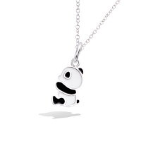 Pendentif panda en argent 925/000 rhodié et émail de couleur noire et blanche. Pendentif vendu seul sans chaîne.