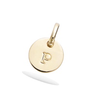 Pendentif médaille ronde avec la lettre gravée p en plaqué or jaune 18 carats. Vendu seul sans chaîne.