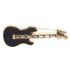 Broche fantaisie en forme de guitare en métal doré sertie de strass et d'onyx noire d'imitation.