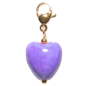 Charm's avec mousqueton en acier doré et un cœur de couleur violet.