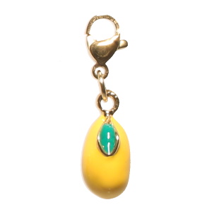 Breloque charm's en acier doré avec un citron.