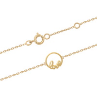 Bracelet composé d'une chaîne et d'un cercle avec le mot love en plaqué or jaune 18 carats. Fermoir anneau ressort avec anneaux de rappel à 16 et 18 cm.