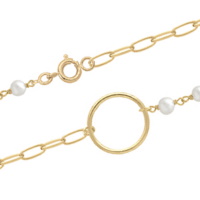 Bracelet composé d'une chaîne avec un cercle en plaqué or jaune 18 carats et de perles d'eau douce.