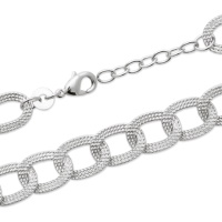 Bracelet chaîne en argent 925/000 rhodié. Fermoir mousqueton avec 2 cm de rallonge.