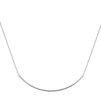 Collier composé d'une chaîne et d'une barre arrondie en argent 925/000 rhodié. Fermoir mousqueton avec anneaux de rappel à 38, 40, 42 et 45 cm.