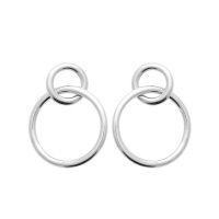 Boucles d'oreilles pendantes composées de deux cercles entrelacés en argent 925/000 rhodié.