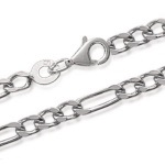 Bracelet en argent 925/000 rhodié. Maille figaro 1-3 diamantée.