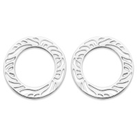 Boucles d'oreilles composées d'un cercle aux motifs ajourés en argent 925/000 rhodié.