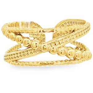 Sublime bague bandeau en acier doré, une création joaillière qui enlace le doigt avec élégance. Ce bijou précieux, façonné avec un souci du détail exceptionnel, offre un éclat chaleureux et une présence affirmée. Un accessoire de luxe, parfait pour sublimer votre style avec une touche de sophistication intemporelle. Taille ajustable.