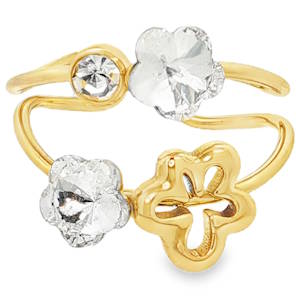 Cette bague unique se distingue par son design double anneau ouvert, offrant une allure moderne et aérienne. Conçue en acier inoxydable de haute qualité avec une finition dorée polie, elle combine durabilité et élégance. La bague est ornée de quatre motifs distincts qui semblent flotter sur le doigt. Deux fleurs en cristal facetté qui capturent la lumière sous tous les angles. Un solitaire scintillant serti clos pour une touche de finesse classique. Une fleur stylisée en acier doré évidée, apportant un contraste graphique et moderne. Grâce à son ouverture centrale, ce bijou s'adapte confortablement à différentes tailles de doigt, ce qui en fait un cadeau idéal.