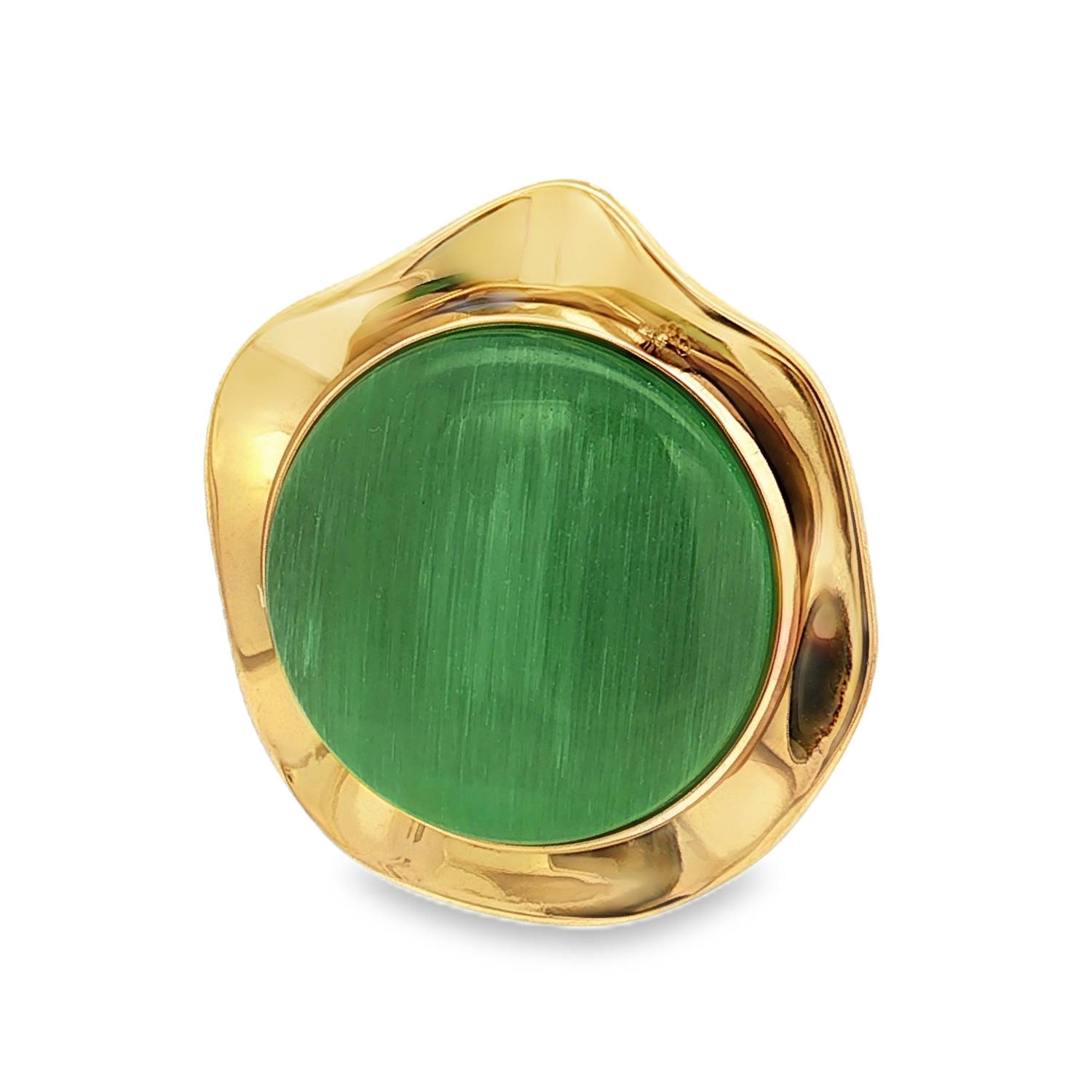 Élégante bague en acier doré, ornée d'une somptueuse pierre verte. La pierre, taillée en cabochon rond, sublime l'éclat du métal précieux.<br/>Un accessoire raffiné qui apportera une touche de couleur et d'originalité à votre tenue, idéal pour rehausser un look classique ou compléter une allure plus audacieuse.<br/>Taille unique 56. Rond Adolescent Adulte Femme Fille Indémodable Élégante bague en acier doré, ornée d'une somptueuse pierre verte. La pierre, taillée en cabochon rond, sublime l'éclat du métal précieux.<br/>Un accessoire raffiné qui apportera une touche de couleur et d'originalité à votre tenue, idéal pour rehausser un look classique ou compléter une allure plus audacieuse.<br/>Taille unique 56. Rond Adolescent Adulte Femme Fille Indémodable
