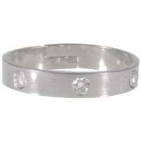 Bague en acier argenté surmontée de 3 strass en verre. Taille ajustable.