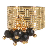 Bague large avec motifs en acier doré et pompon de perles de couleur noire. Taille ajustable.