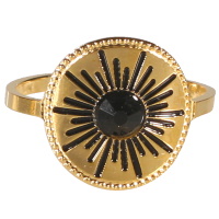 Bague en acier doré surmontée d'une pastille ronde avec rayons de soleil en émail de couleur noire et sertie clos d'une pierre de couleur noire. Taille ajustable.