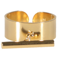 Bague fantaisie avec un pendant en forme de barre en acier doré. Taille ajustable.