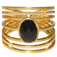 Bague multi rangs en acier doré surmontée d'un cabochon ovale de couleur noir. Taille ajustable.