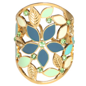 Bague en forme de fleurs avec feuilles en acier doré, pavée d'émail de couleur vert et de strass. Taille ajustable.