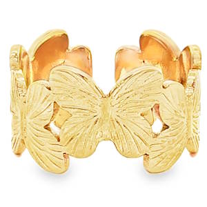 Cette alliance de type bandeau, confectionnée en acier doré, se distingue par une finition d'une grande finesse. Son design minimaliste d'une série de papillon prépare les beaux jours. Taille ajustable.