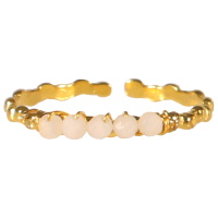 Bague en acier doré surmontée de perles de couleur blanche. Taille ajustable.