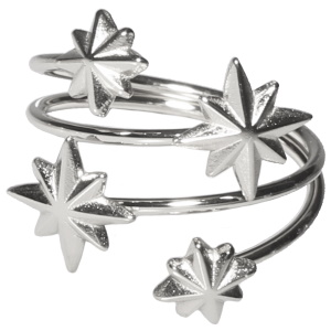 Bague multi rangs avec des étoiles en acier argenté. Taille ajustable.