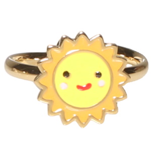 Bague pour enfants en acier doré avec un soleil pavé d'émail de couleur. Taille ajustable.