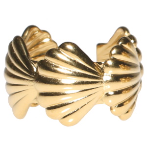 Bague composée de coquillages en acier doré. Taille ajustable.