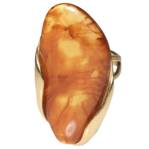 Bague en acier doré sertie d'une pierre de couleur marron. Taille ajustable.