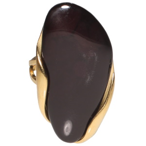 Bague en acier doré sertie d'une pierre de couleur noire. Taille ajustable.