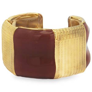 Bague bandeau en acier doré, une pièce de caractère. Son design audacieux marie textures et couleurs, offrant un contraste visuel saisissant. Parfaite pour ajouter une touche d'éclat à votre collection. Taille ajustable.