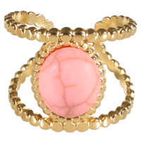Bague en acier doré surmontée d'une pierre de couleur rose sertie clos de forme ovale. Taille ajustable.