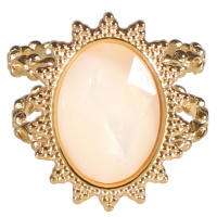 Bague en forme de soleil ovale en acier doré surmontée d'une véritable nacre. Taille ajustable.