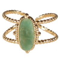 Bague en acier doré surmontée d'une véritable pierre de jade d'Afrique. Taille ajustable.