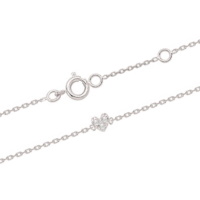 Bracelet composé d'une chaîne en argent 925/000 rhodié et d'un cœur serti d'oxydes de zirconium blancs. Fermoir anneau ressort avec anneaux de rappel à 13 et 15 cm.