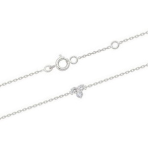 Bracelet composé d'une chaîne en argent 925 rhodié et de trois oxydes de zirconium blancs sertis clos. Fermoir anneau ressort avec anneaux de rappel à 15 et 17 cm.