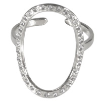 Bague cercle ovale en acier argenté pavé de strass. Taille ajustable.