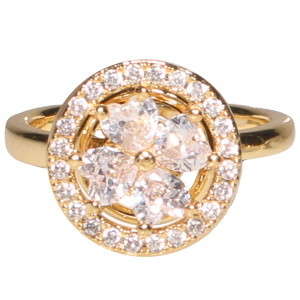 Bague en acier doré surmontée d'une fleur rotative sertie de strass entourée d'un cercle serti de strass. Bague anti stress avec un objet rotatif pour soulager l'anxiété et le stress. Taille ajustable.