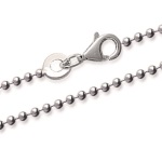 Chaine en argent 925/000. Maille boule. Fermoir mousqueton.