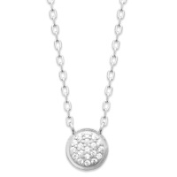 Collier en argent 925/000 rhodié terminant sur une pastille ronde pavée d'oxydes de zirconium. Fermoir mousqueton avec anneaux de rappel à 40, 42 et 45 cm.