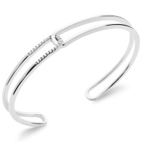 Bracelet jonc ouvert fil rond double rangs entrelacés en argent 925/000 rhodié pavé en partie d'oxydes de zirconium blancs.