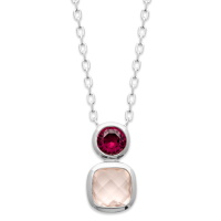 Collier composé d'une chaîne en argent 925/000 rhodié et d'un pendentif de deux pierres véritables rose et transparente serties clos. Fermoir mousqueton avec anneaux de rappel à 40, 42 et 45 cm.