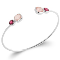 Bracelet jonc fil rond ouvert en argent 925/000 rhodié surmonté de pierres véritables de couleur transparente et rose serties clos.