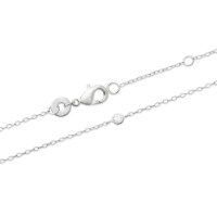 Bracelet composé d'une chaîne en argent 925/000 rhodié et un oxyde de zirconium blanc serti clos. Fermoir mousqueton avec anneaux de rappel à 16 et 18 cm.
