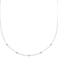 Collier composé d'une chaîne en argent 925/000 rhodié et 5 oxydes de zirconium blancs sertis clos de forme ronde. Fermoir mousqueton avec anneaux de rappel à 40, 42 et 45 cm.