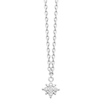 Collier composé d'une chaîne en argent 925/000 rhodié et d'un pendentif étoile pavée d'oxydes de zirconium blancs. Fermoir mousqueton avec anneaux de rappel à 40, 42 et 45 cm.

