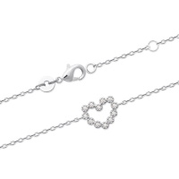 Bracelet composé d'une chaîne en argent 925/000 rhodié et d'un cœur pavé d'oxydes de zirconium blancs. Fermoir mousqueton avec anneaux de rappel à 16 et 18 cm.