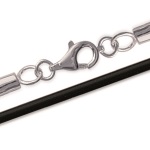 Cordon en caoutchouc. Fermoir mousqueton en argent 925/000. Noir.